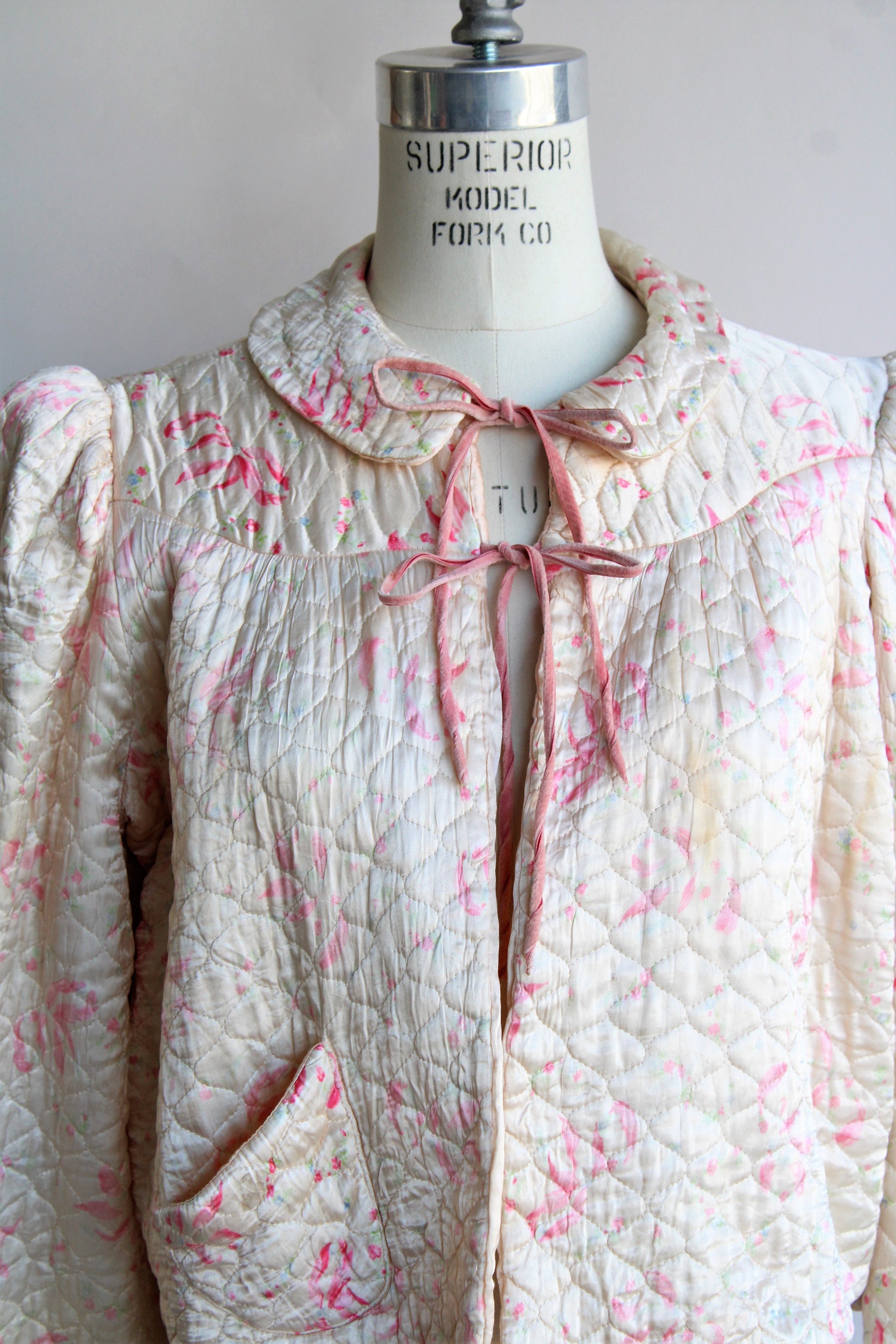 Vintage 1940s Quilted Bed Jacket - Toadstool Farm Vintage