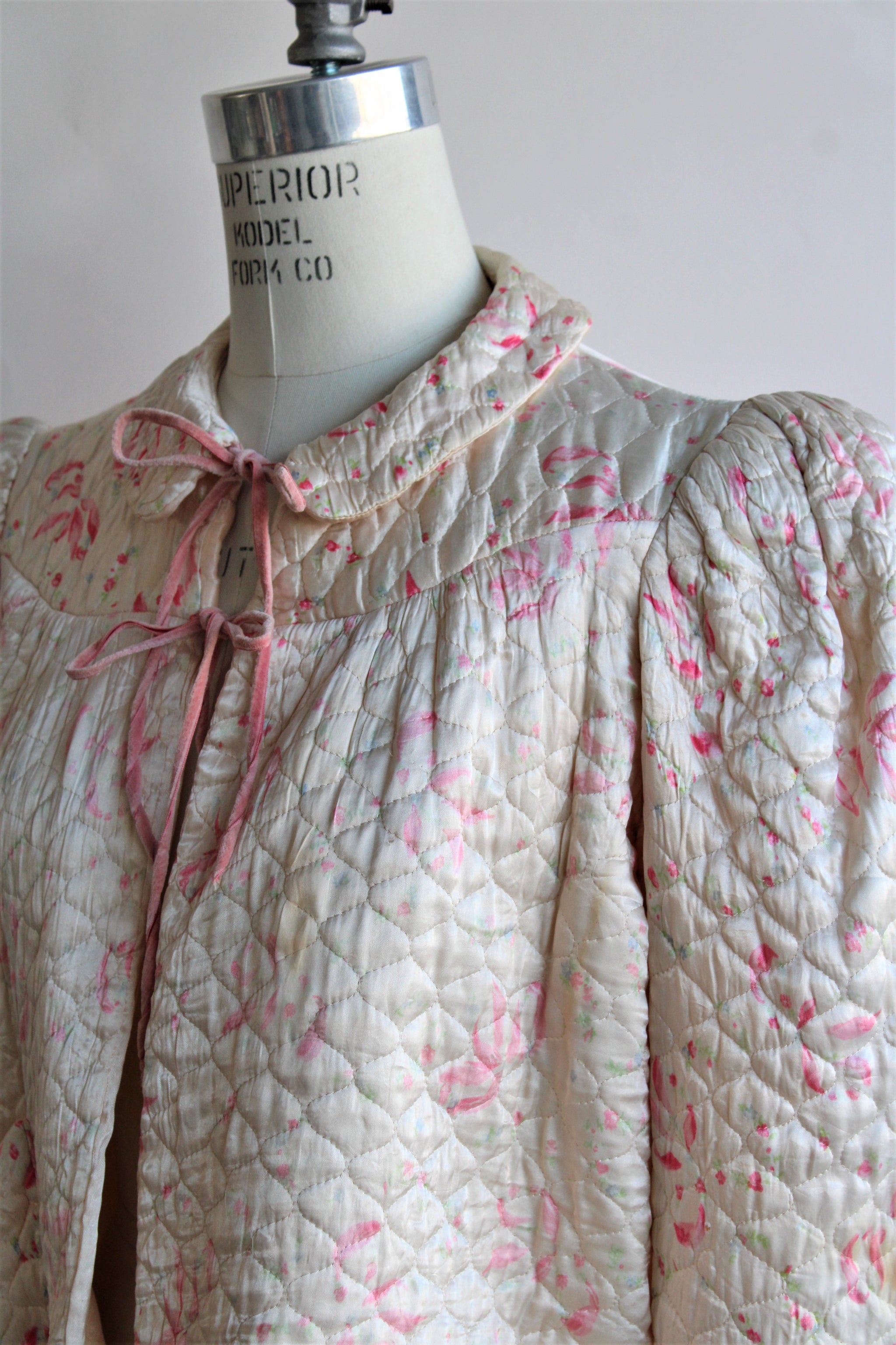 Vintage 1940s Quilted Bed Jacket - Toadstool Farm Vintage