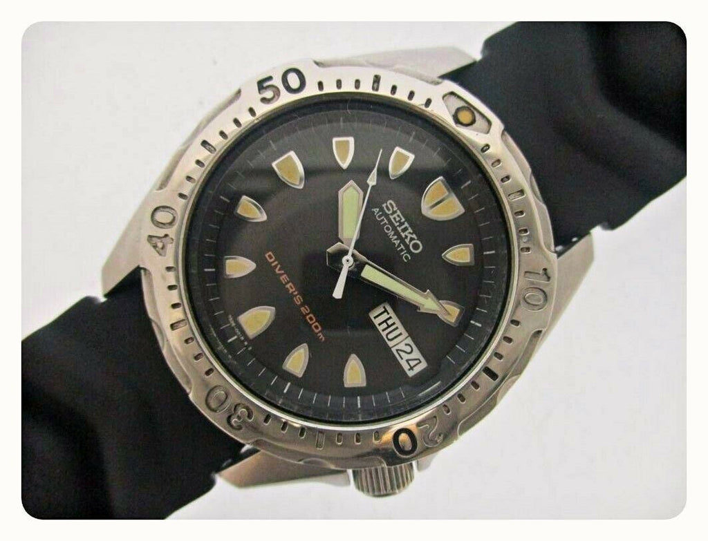 96' SEIKO 7S26 0010 AUTO MIDSIZE DAY DATE DIVE SS 600084 EU SHIP SERVI –  Barcelona Vintage Time