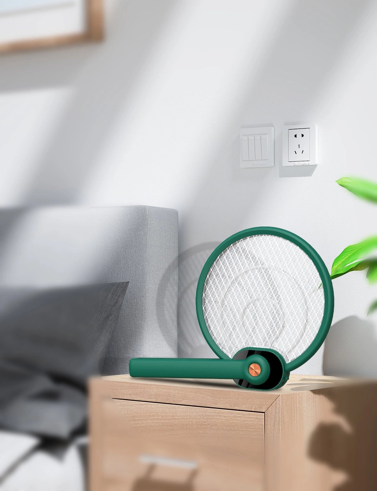 Dual-Mode Electric Mosquito Swatter with UV Light and Safety Grid
