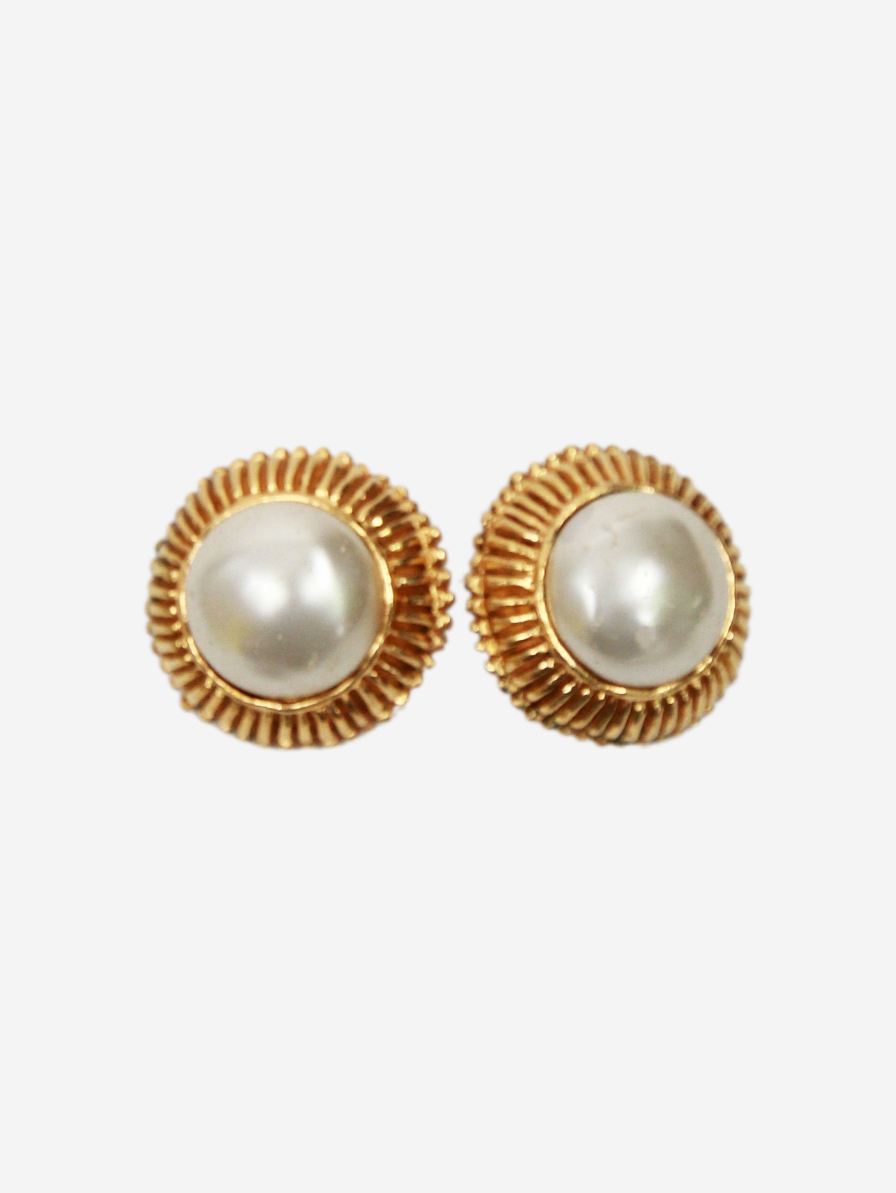 image of Gold pearl clip-on earrings