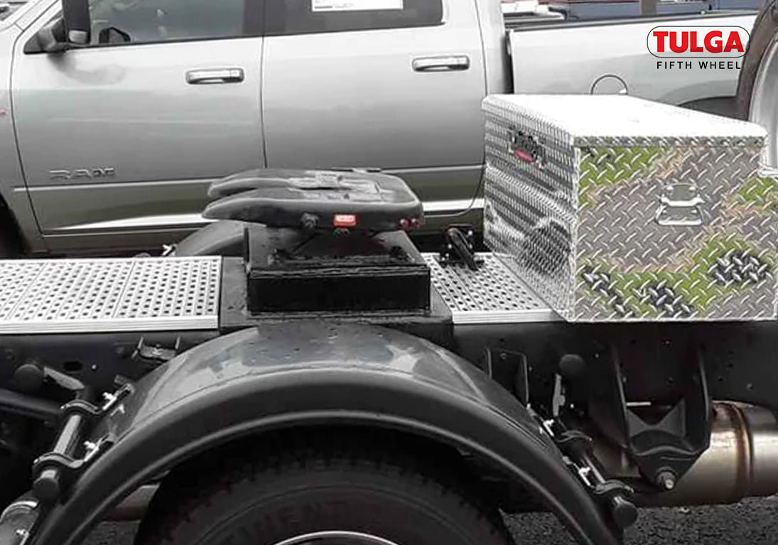 fifth-wheel-hitch-detailed-photo-2