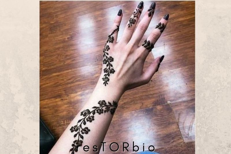 Minimal Floral Mehndi Design