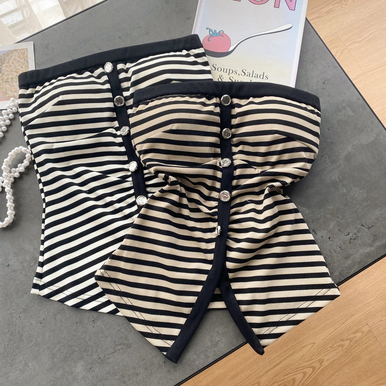 Striped shoulder camisole with built-in bra for summer wear