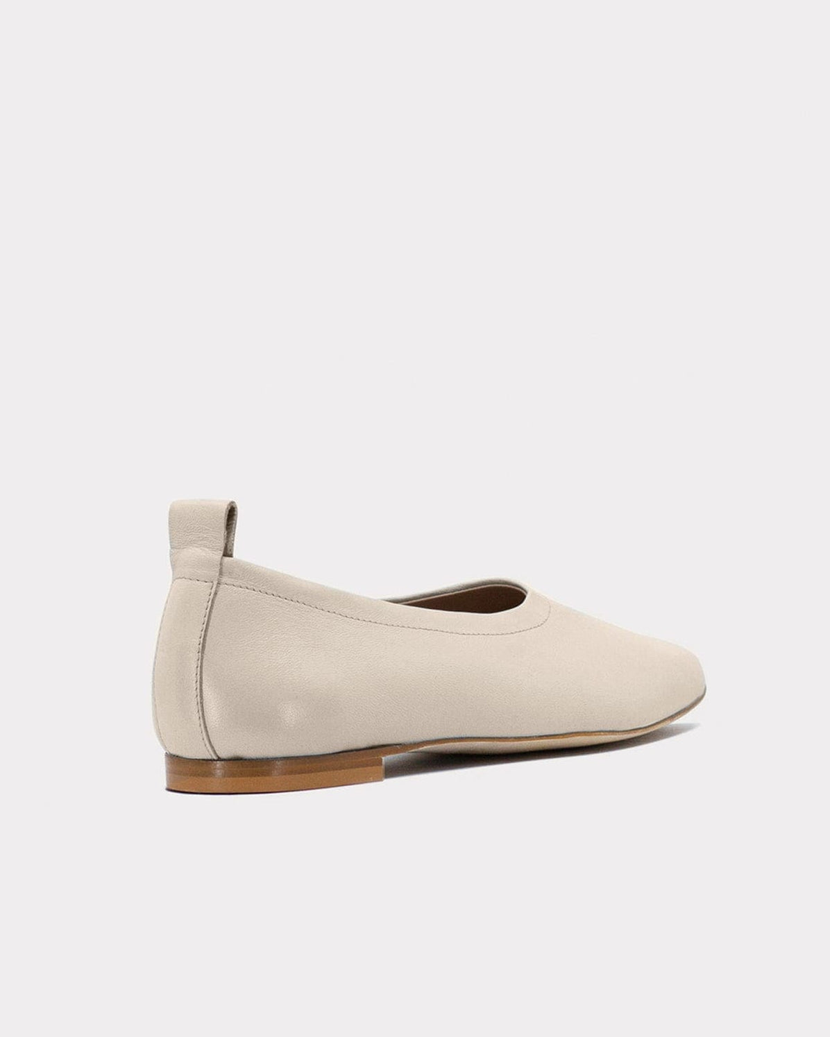 Versatile Wardrobe Essentials - The Foundation Flat in Ivory – ESSEN– ESSĒN