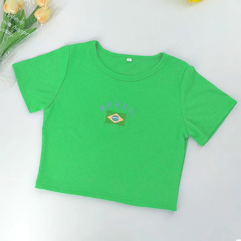 Printed crop top with retro heart design - versatile and stylish - Image 3