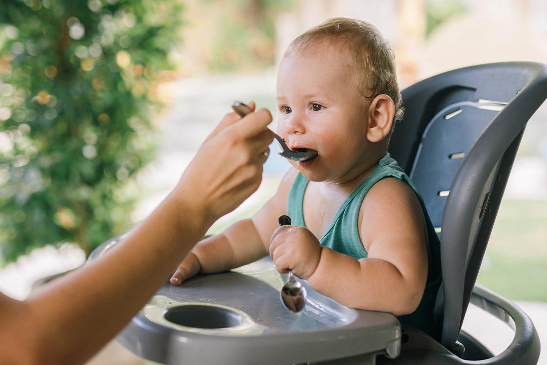 how many ounces of breastmilk should a baby eat