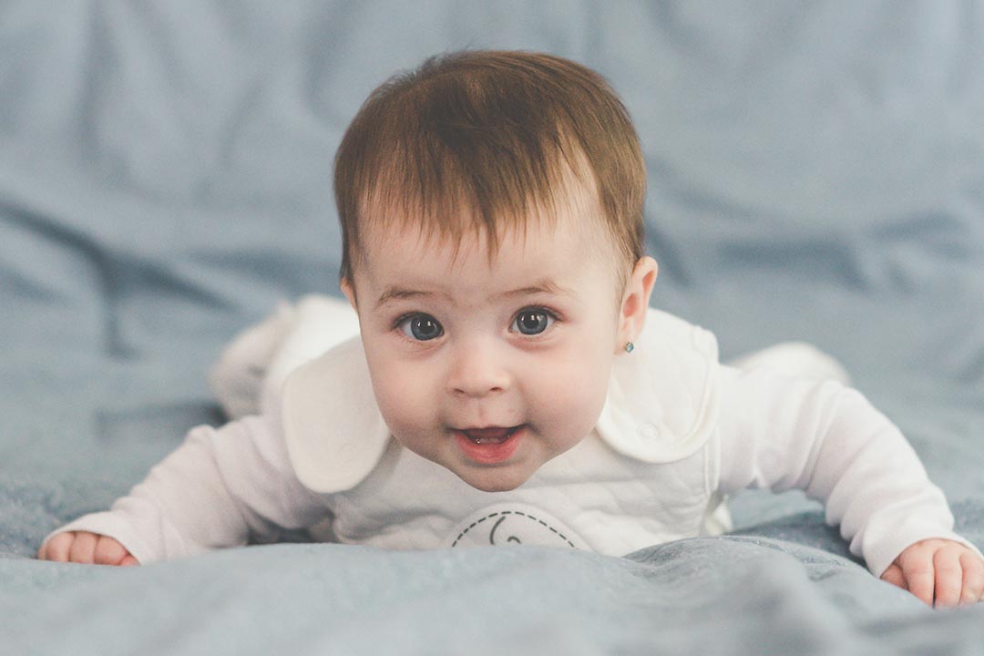 how to help baby roll over: tummy time sleep 