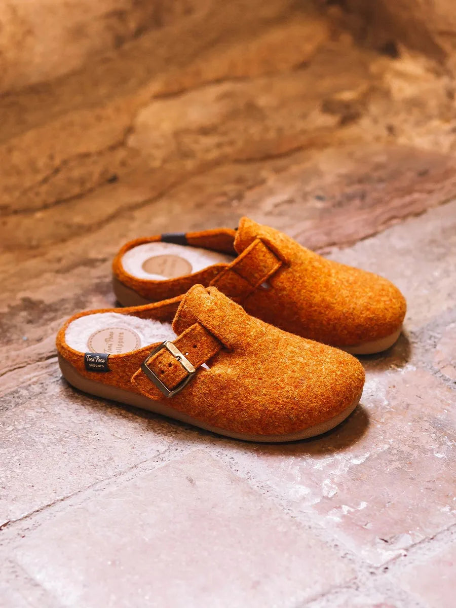 Pantofole da donna tipo zoccolo con fibbia