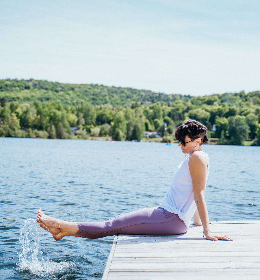 Femme se reposant après une séance de course