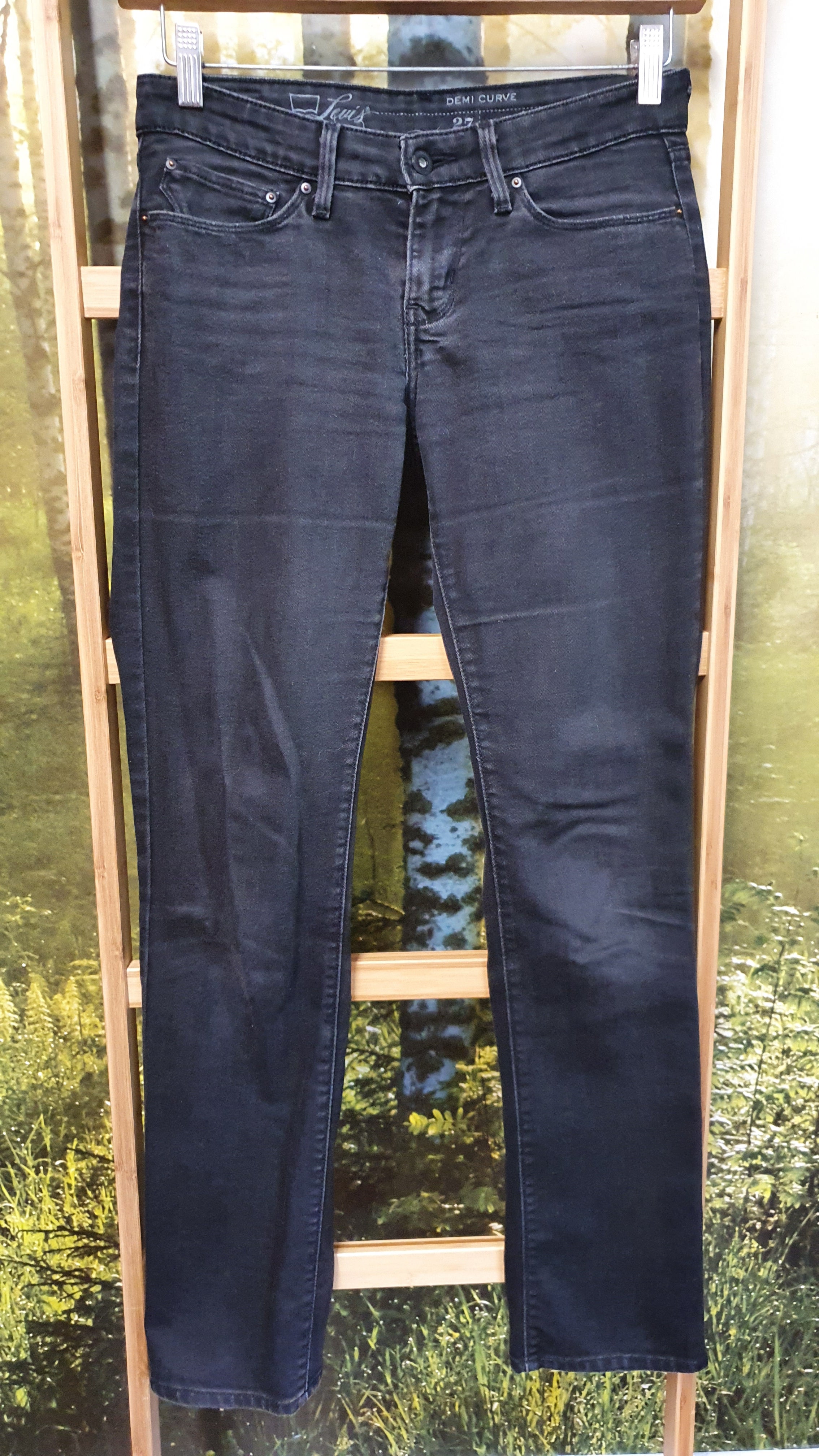 LEVI'S curve" straight leg jeans! 9 | Recycle | Preloved Designer Clothing