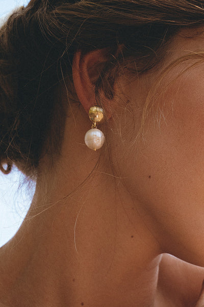 Bridal pearl earring