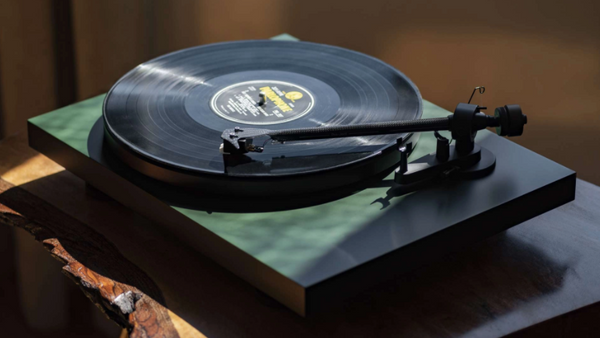 pro-ject debut carbon evo turntable and phono box melbourne hi fi1
