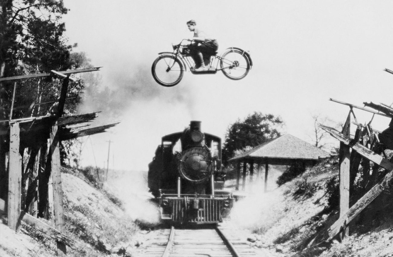 Oil Can Grooming Iron Horse - Bike Jumping Train