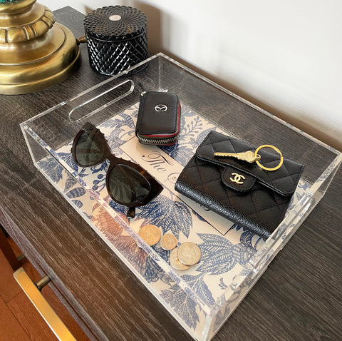 Catchall decorative tray to collect keys, wallet and sunglasses.