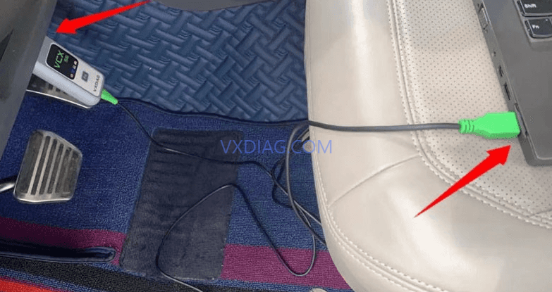 Connect VCX BMW with vehicle and laptop via USB cable.