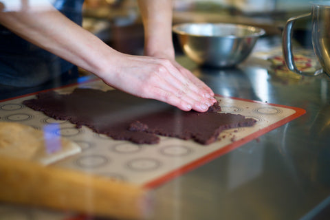 Faire des biscuits avec de la poudre de cacao naturelle