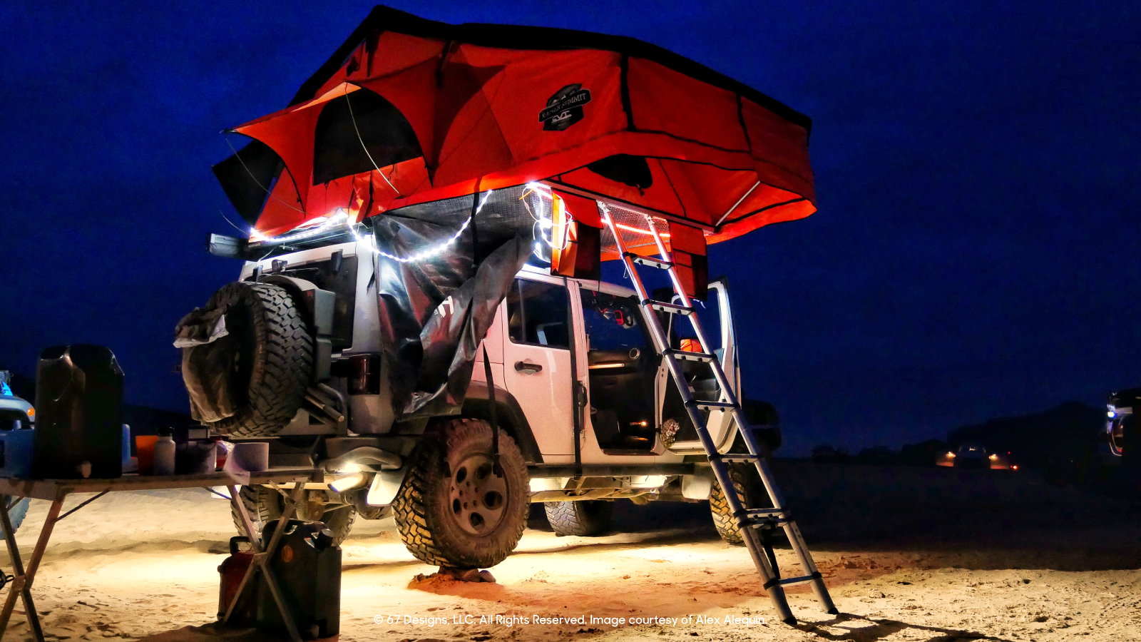 Rooftop tent on Jeep