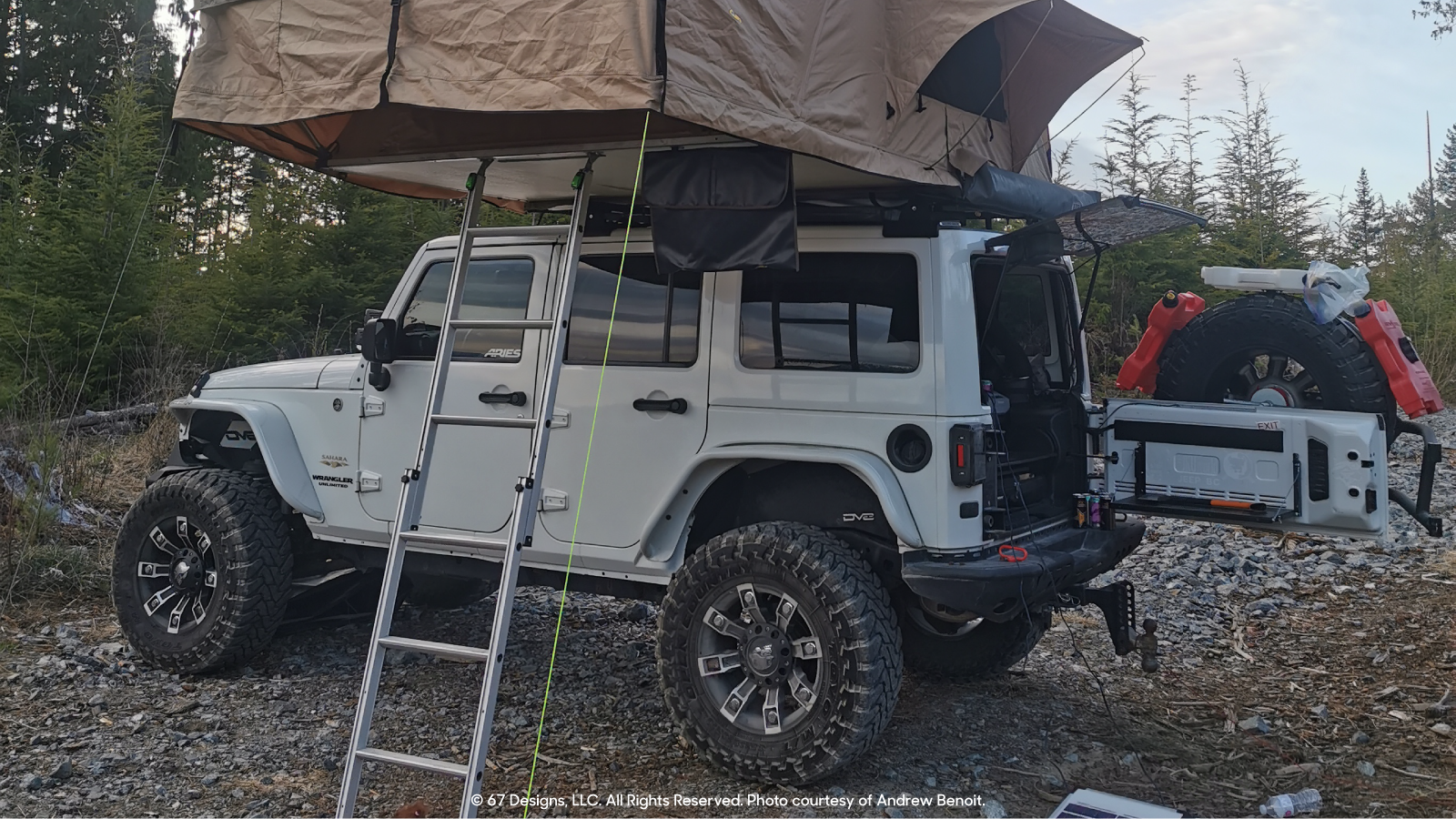 Vehicle with roof rack and tent