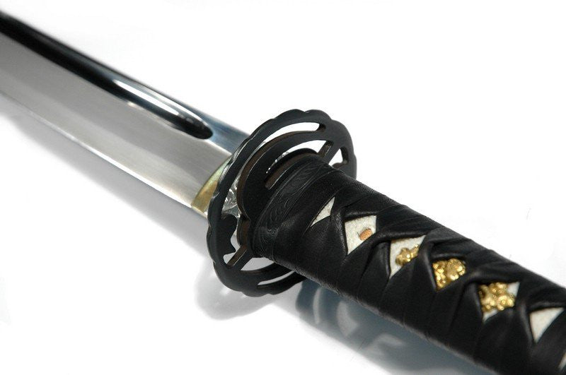 white with black katana fumy