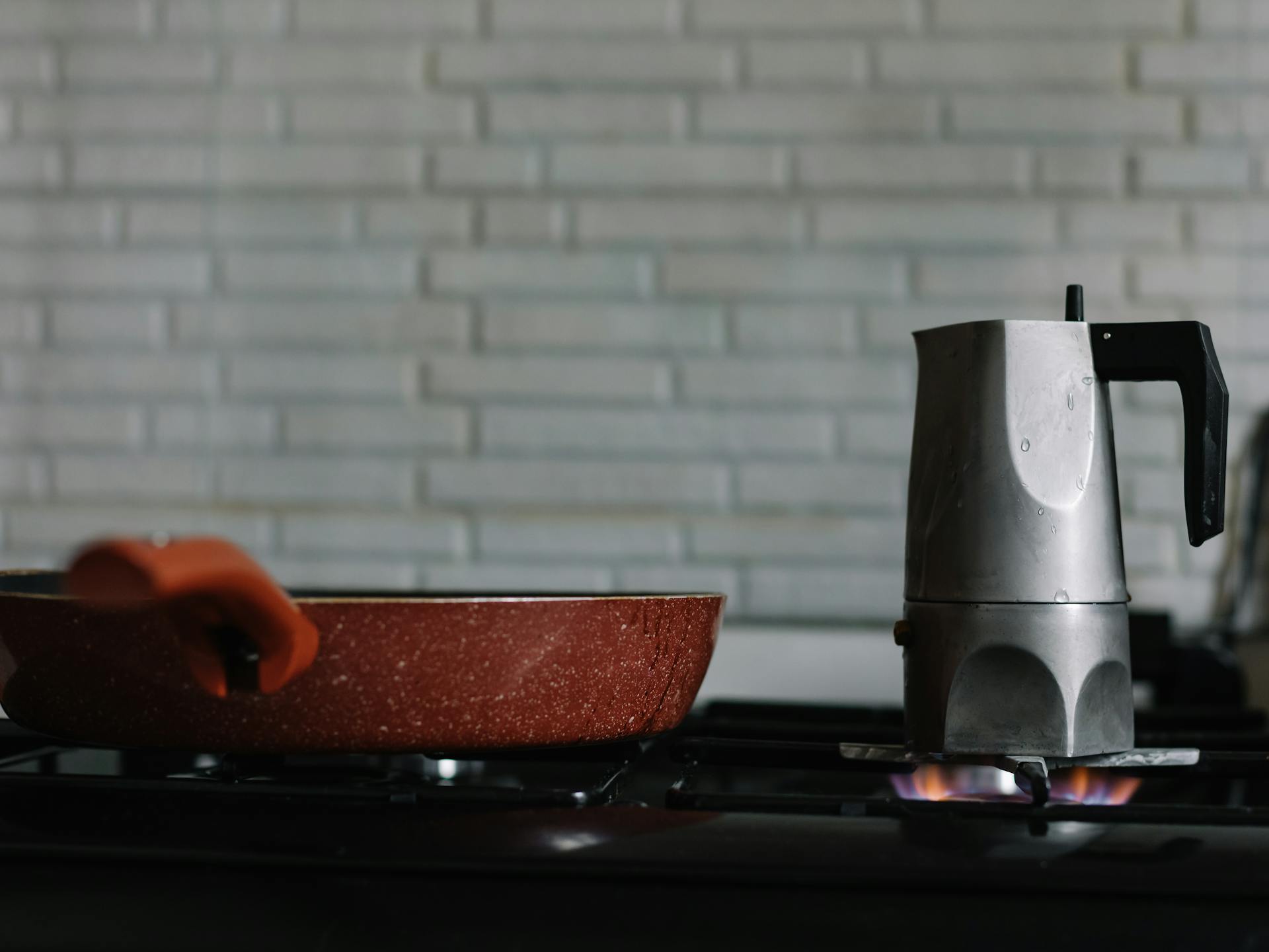 Non stick frying pan cleaning happens methodically during heatless periods.