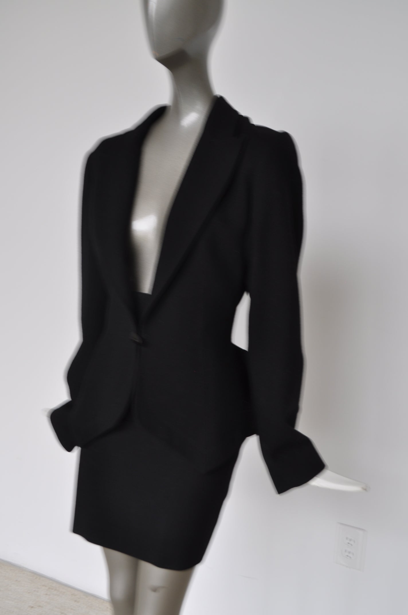 CHANEL- Vintage White CC Suit Jacket and Skirt Set - Size 38 - US 6 - 80s  90s