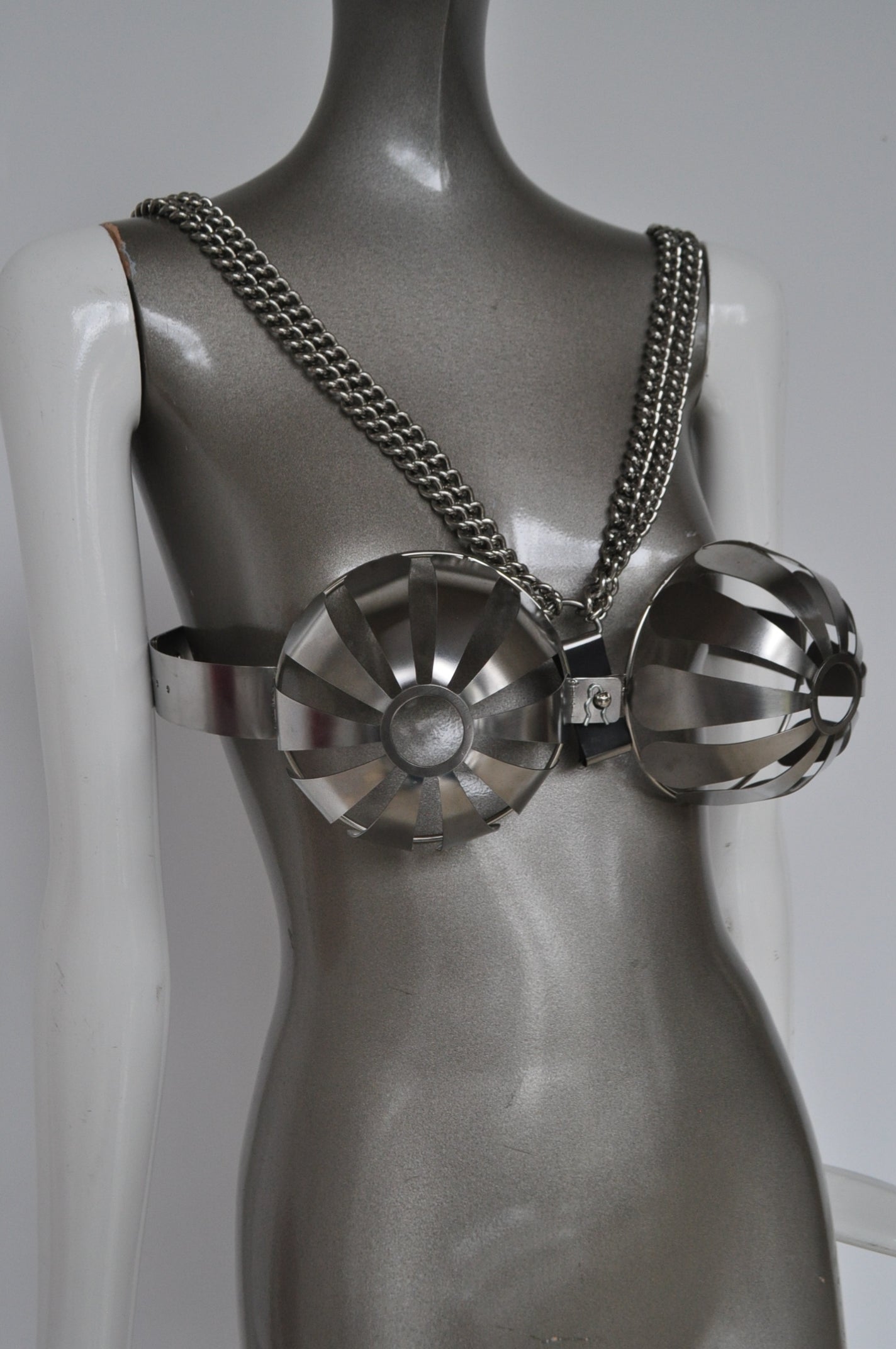 Metal mesh Bra with drop chains, very sexy. Original from the 70s