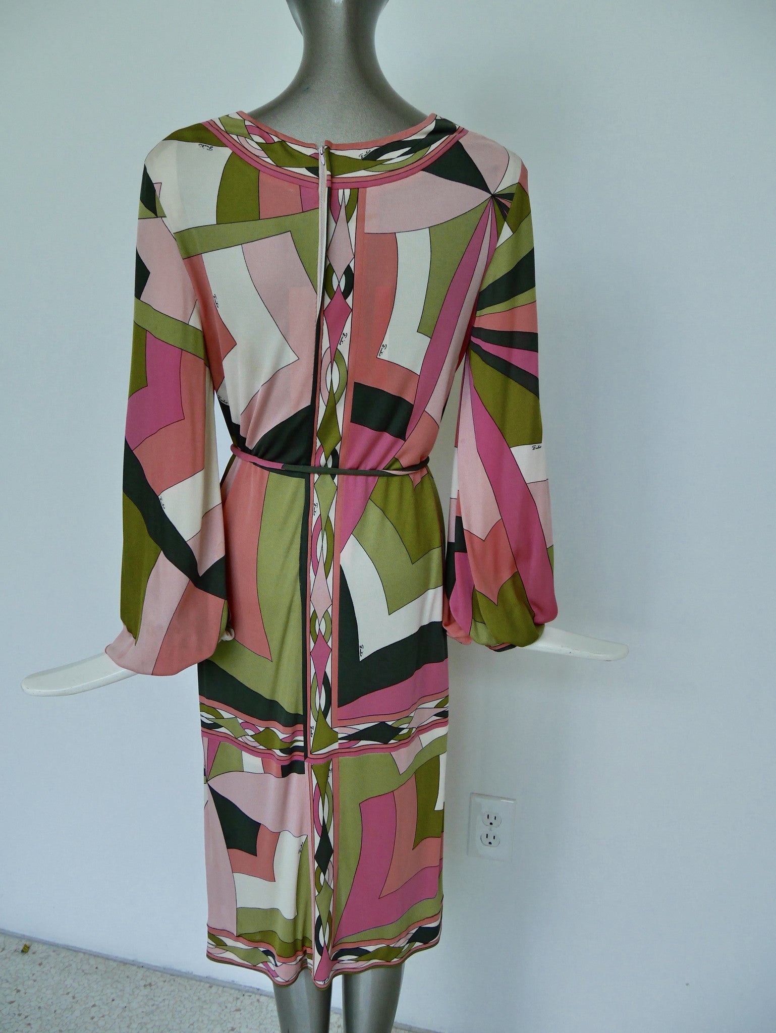 Vintage Emilio Pucci silk dress ,deep v cut puffy sleeves. – Vintage Le ...