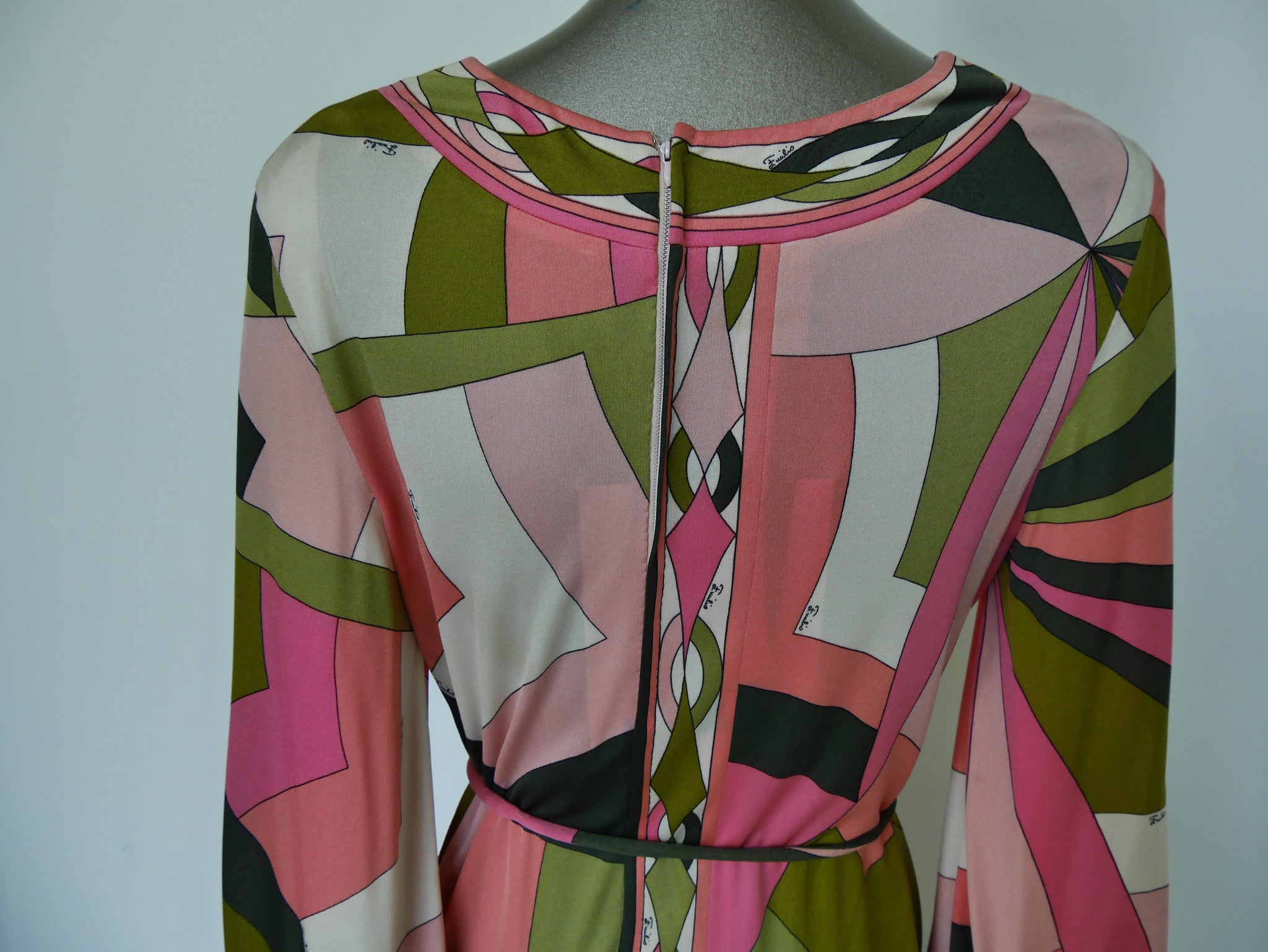 Vintage Emilio Pucci silk dress ,deep v cut puffy sleeves. – Vintage Le ...