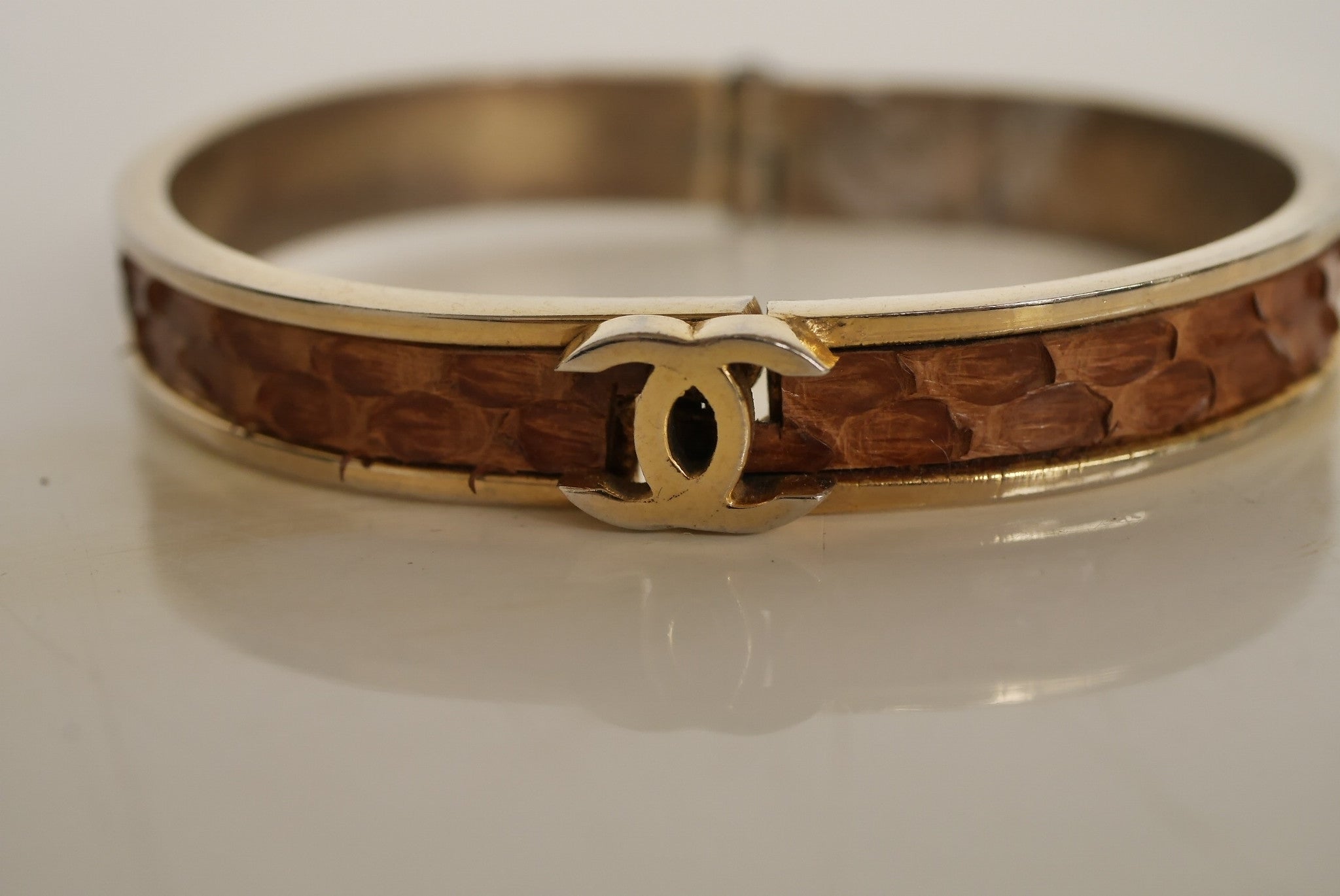 1970s Chanel bracelet snakeskin interlocked cc rare. – Vintage Le Monde