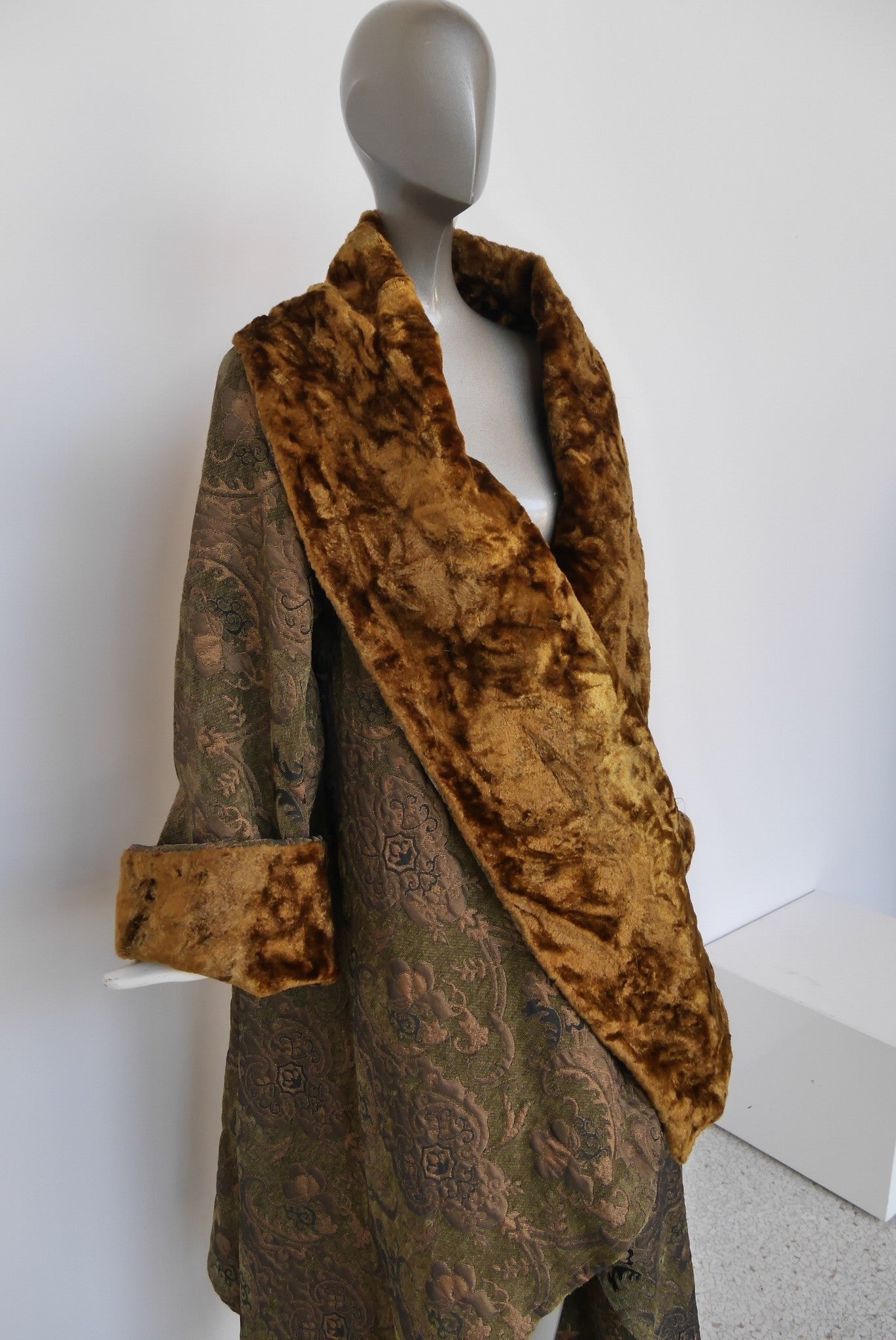 Fabulous 1920s inspired drop waist opera coat brocade crushed velvet ...