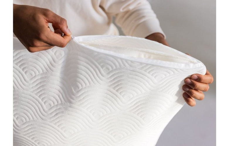 TEMPUR - ONE Hug Pillow - Oreiller ergonomique - 60 x 50 cm - Blanc - 288a446d0cd455b6aed38e86c7fabb59ff868c2b_tempur_one_hug_pillow_medium_6__1_ba6ee7db-2910-4958-9258-b5ad6cf2ed3b