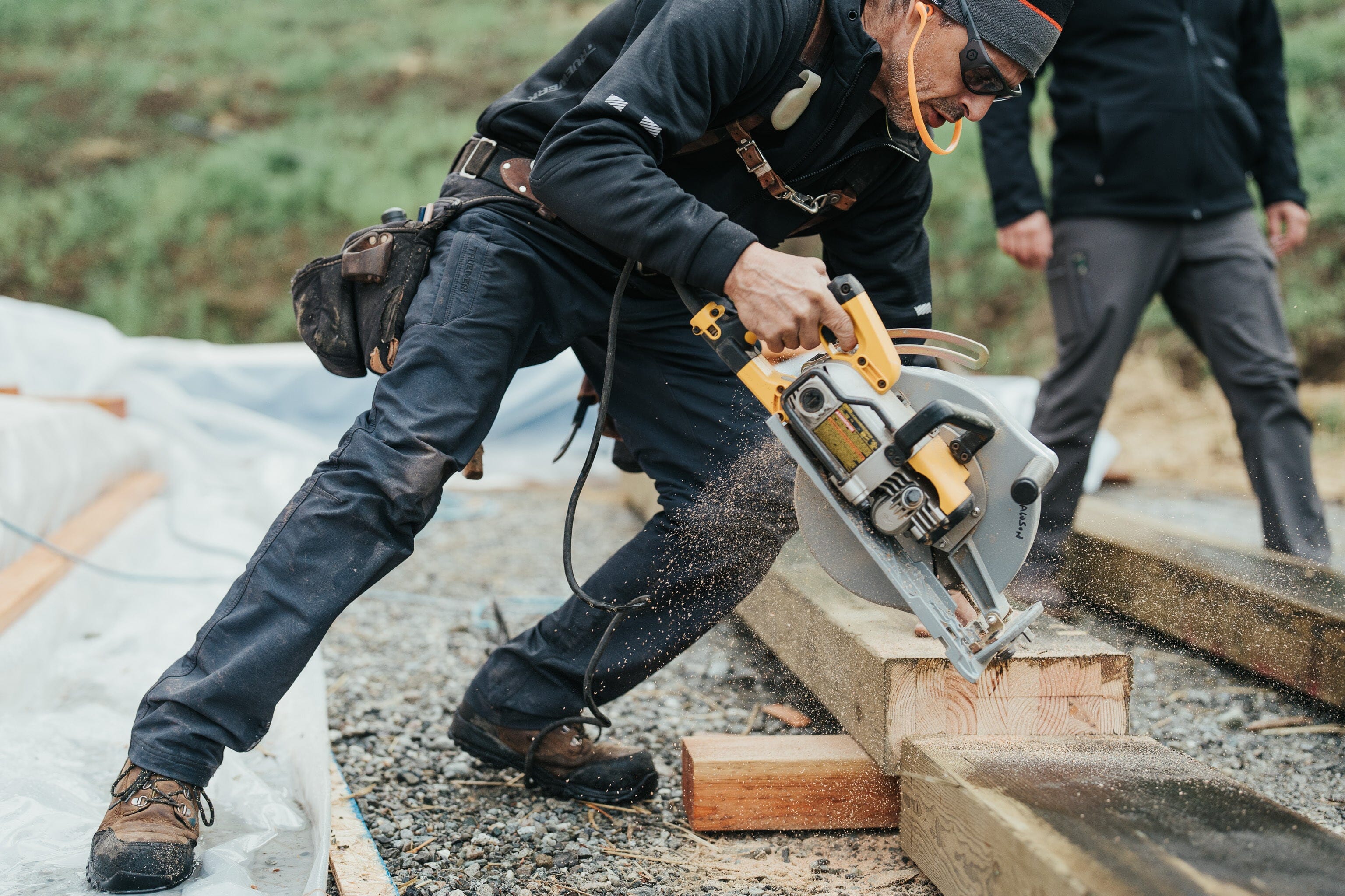 Truewerk Clothing: Durable and Functional Workwear for Professionals