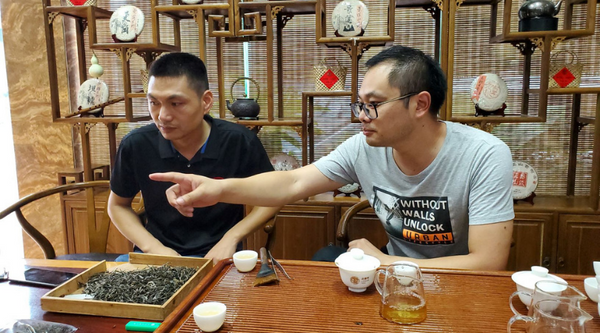 Mr. Tang and his friend Mr. Liu Zhao Qian, Chief Tea Officer of Logan Tea Company