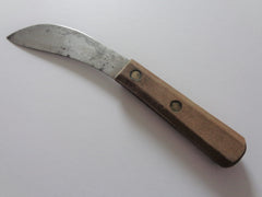 A photo of a utility knife, a knife with a short blade with one edge
