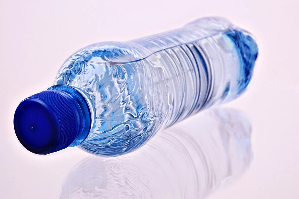 RO gefiltertes Wasser vs. Wasser in Flaschen