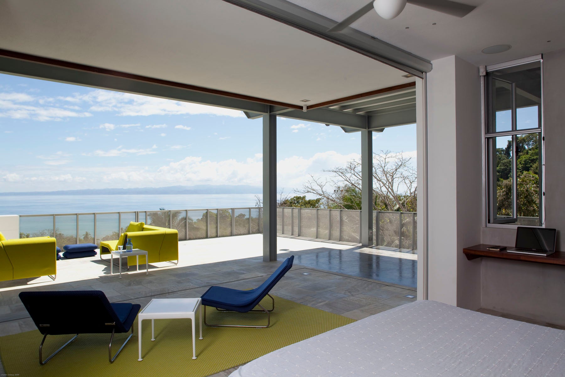 Casa Torcida: Bedroom opens up to outdoors space