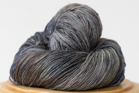 Pizzicato hand-dyed yarn in variegated grey