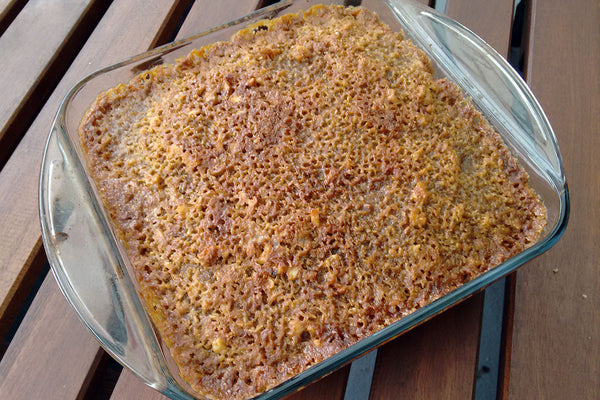 Banana cake with crunchy topping