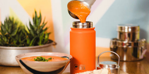 putting hot tomato soup into an elephant box 350ml insulated flask