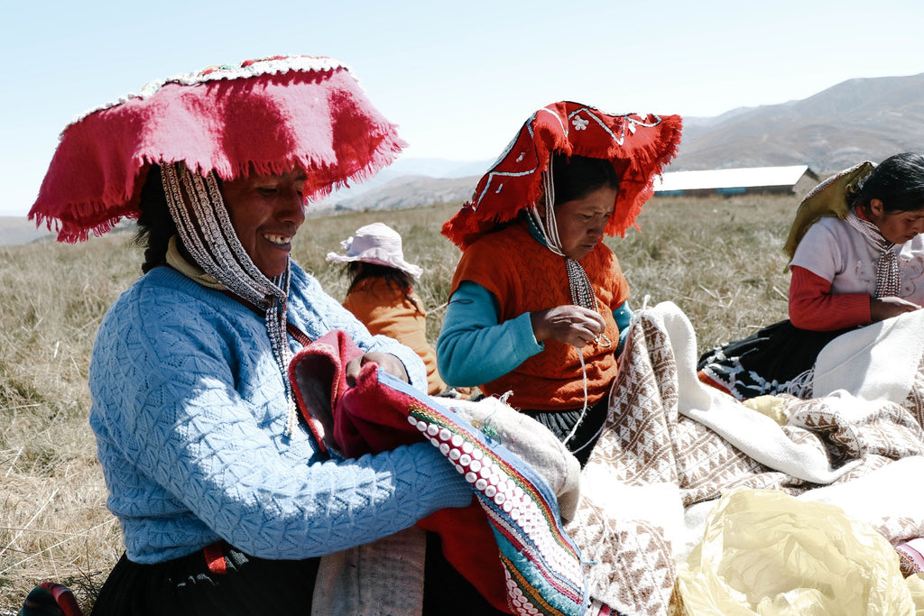 Upis-weavers-Peru