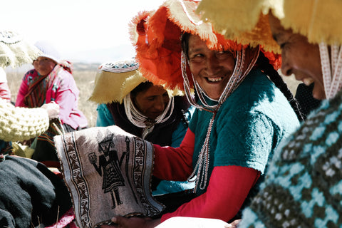 Peruvian-weaving-women-artisans