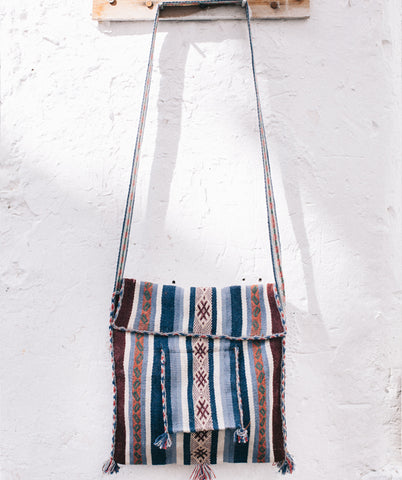 awaq chuspa peruvian bag_dune