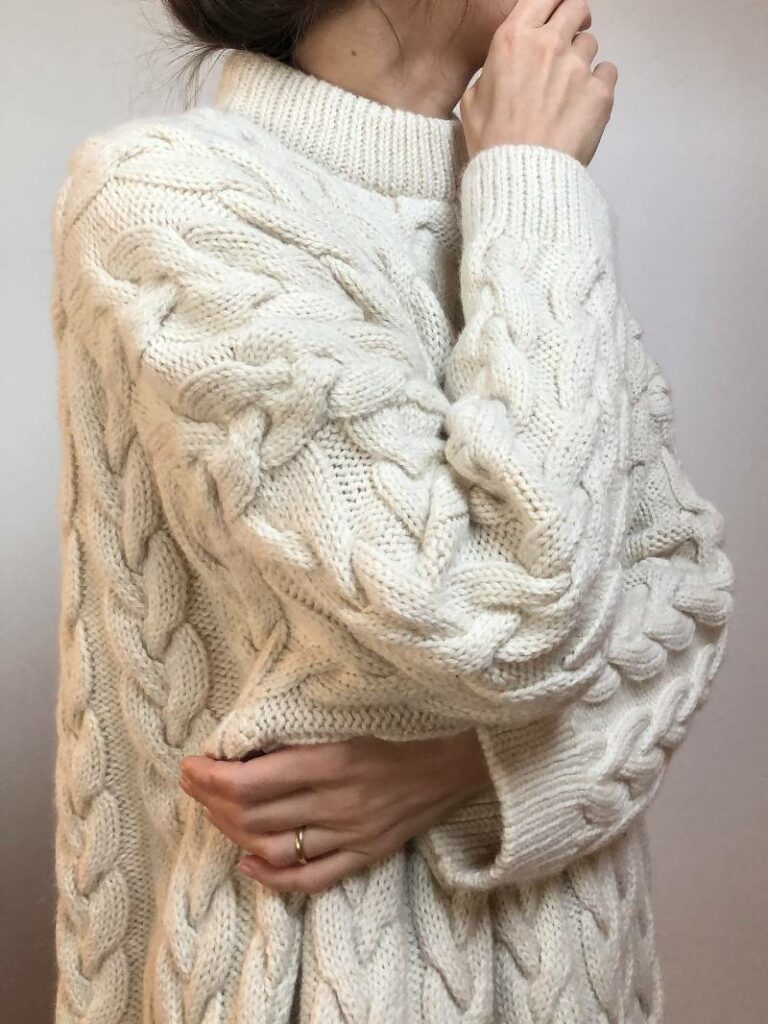 maglione ai ferri con le trecce