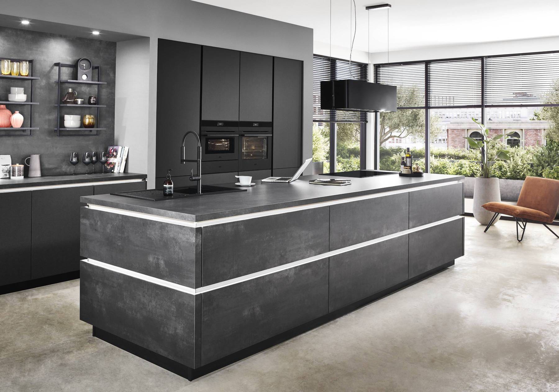 Dark-Grey-Handleless-Kitchen.jpg__PID:09c6e040-988d-4628-abc4-5d5eb905c1da