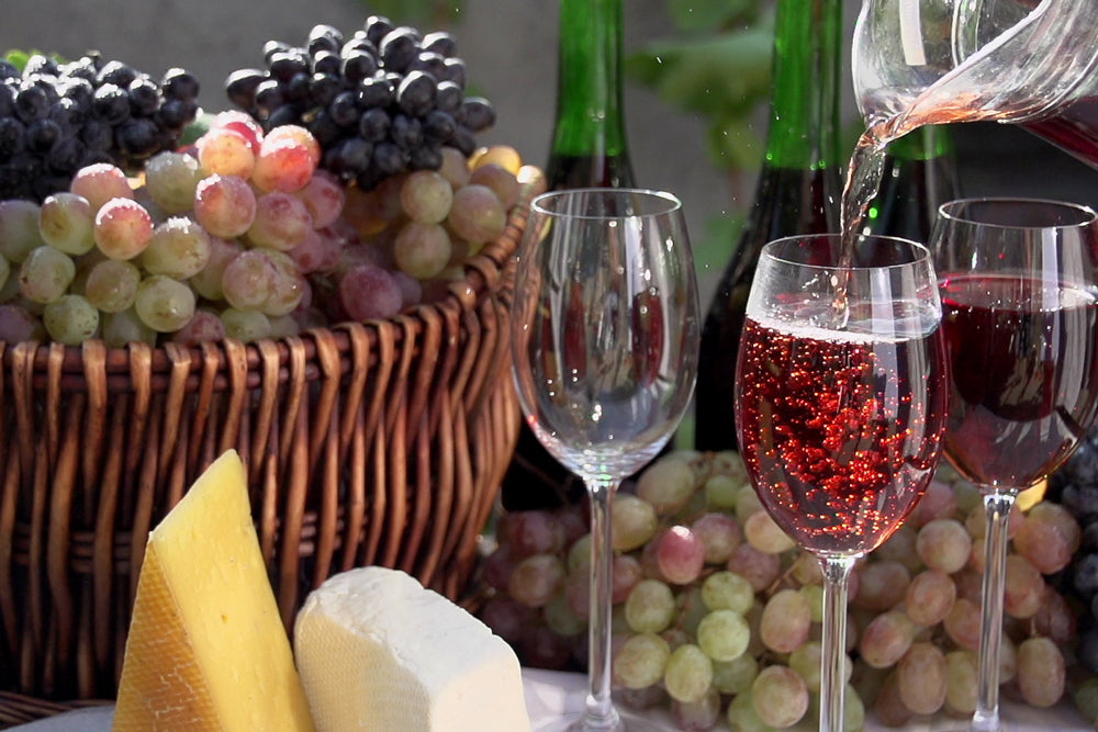 Виноградное вино с травами. Вино. Домашнее вино. Виноградные вина. Виноградное вино.