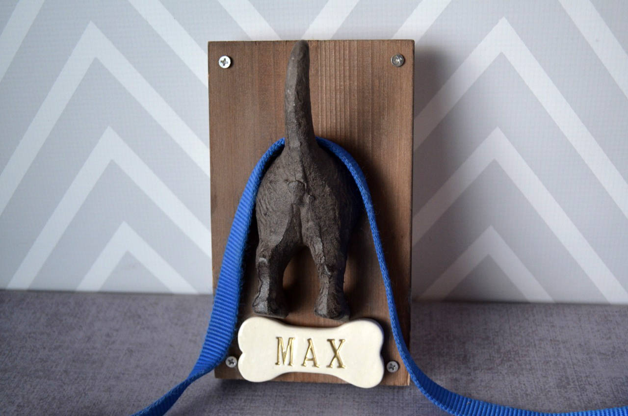 leash hanger