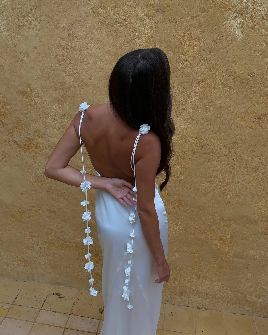 Elegant Sleeveless Bodycon Dress with Floral Tassels for Summer Parties - Image 4