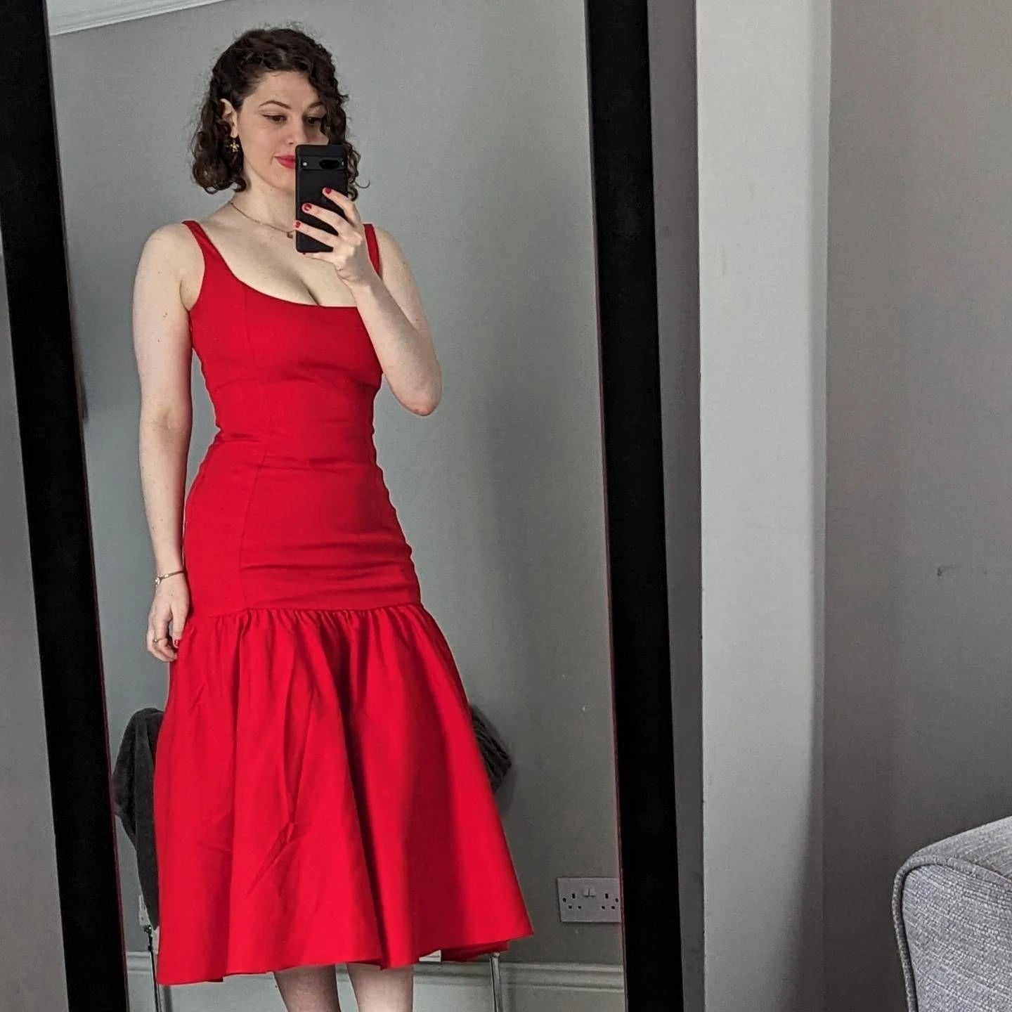 Elegant Red Midi Spaghetti Strap Dress for Parties - Image 3