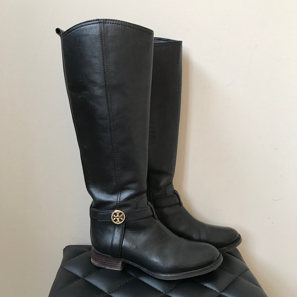 black boots size 5.5